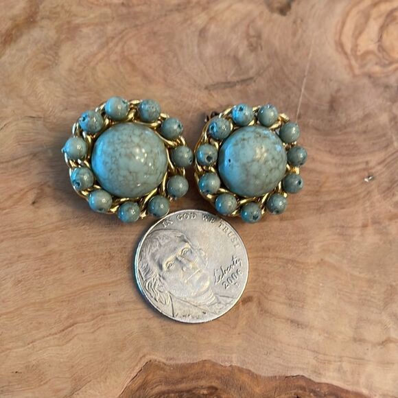 Vintage Hong Kong Clip Earrings - Picture 5 of 5